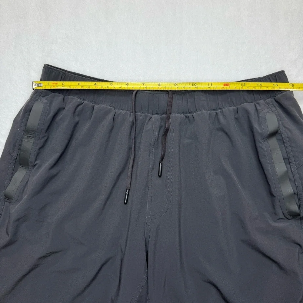 Lululemon Shorts Men’s Size XL Black Hybrid Swim Gym Lined 8.5” Inseam Athletic - Picture 7 of 9